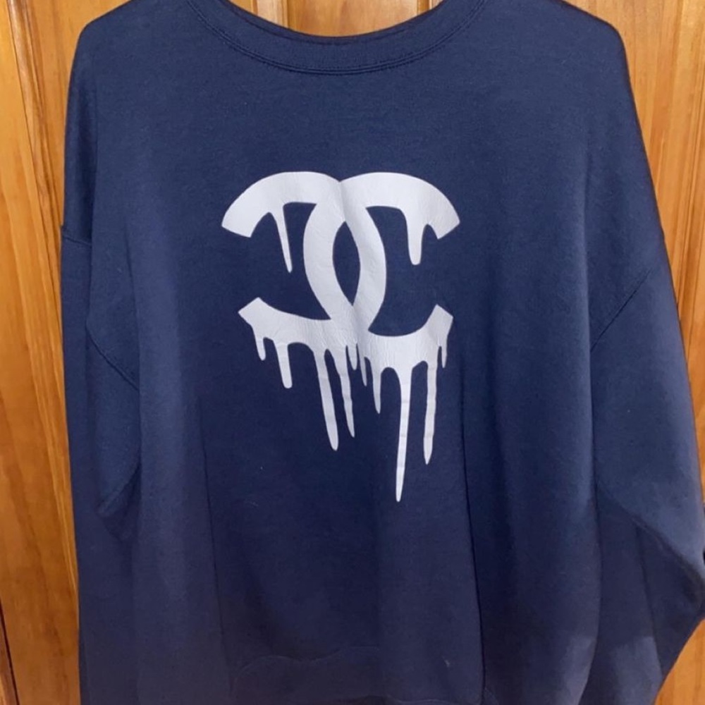 chanel logo sweatshirt
